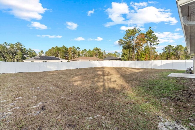 Building Photo - 3BR, 2BA Available Now with Fenced Yard and New Floors, North Marion Oaks