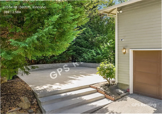 Building Photo - ? Peaceful Retreat in the Heart of Kirkland!