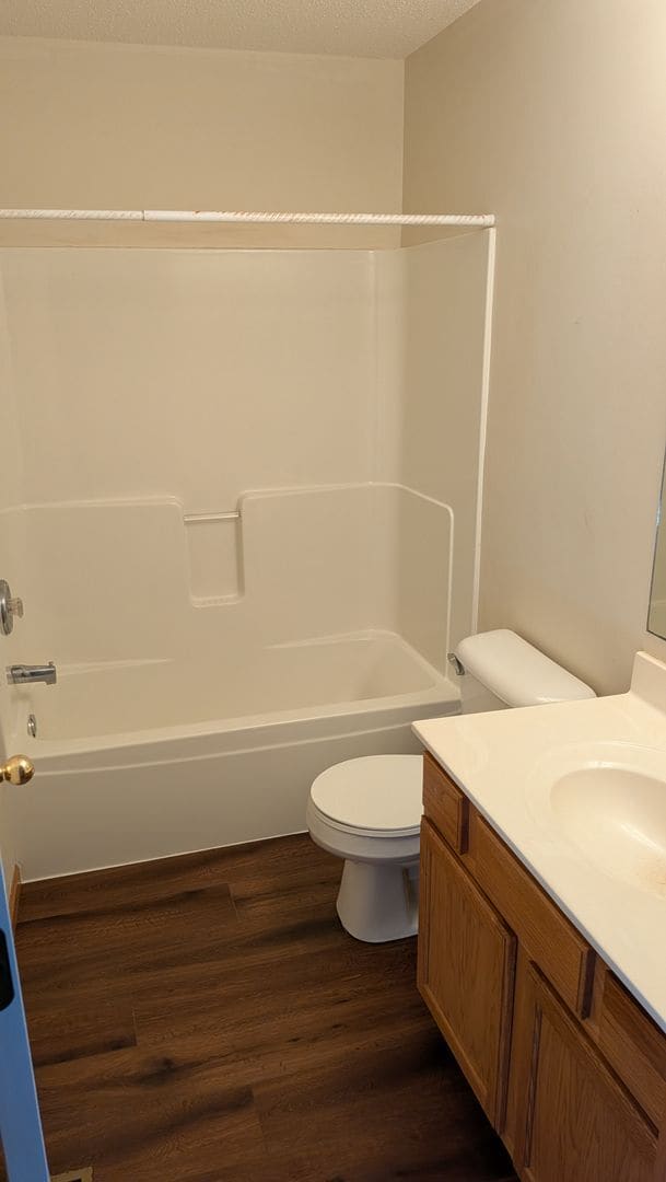 Building Photo - Amazing Apple Valley Townhome 4bd 3.5 Bath!!!