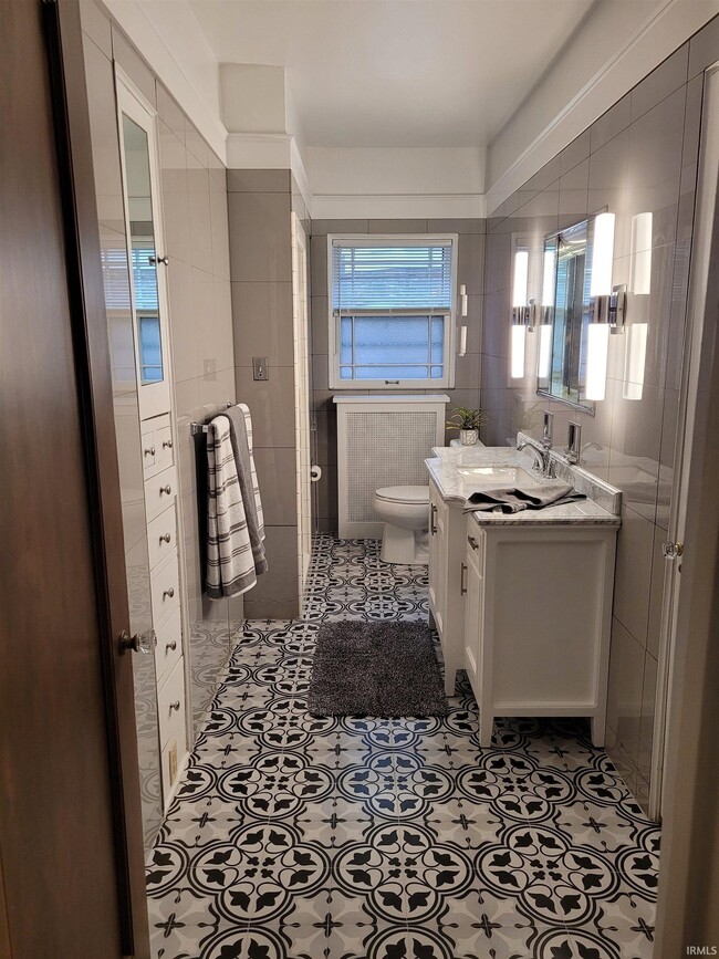 Building Photo - 1223 W Wayne St