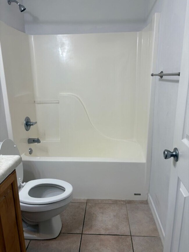 Building Photo - 1833 Sundown Dr