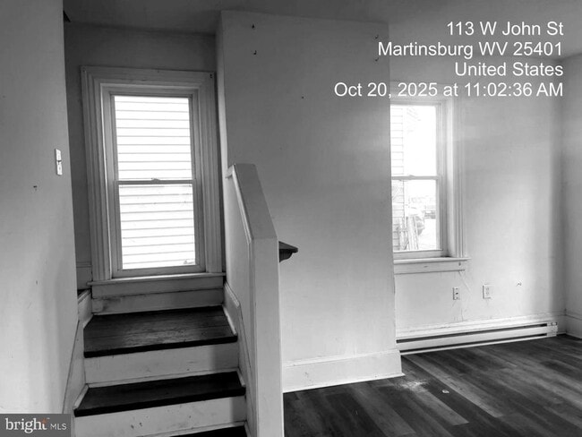 Building Photo - 113 W John St