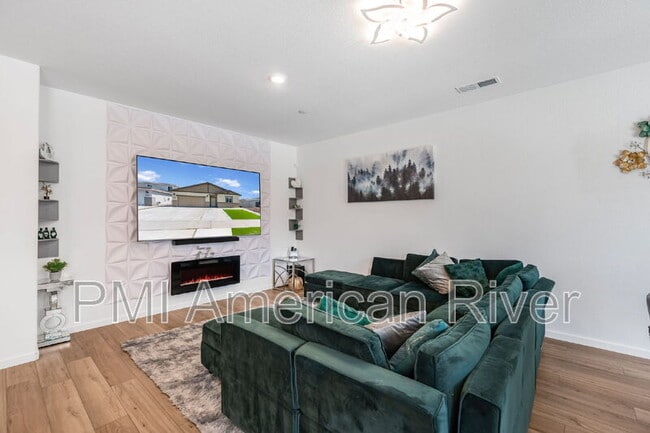 Building Photo - 1355 Dusty Maiden Dr