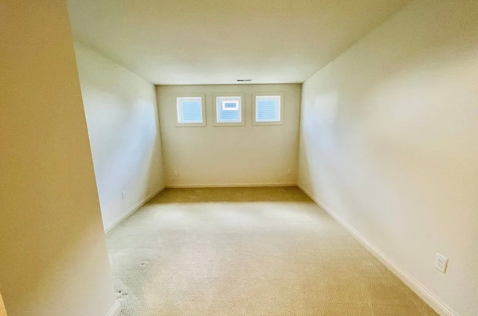 Building Photo - 16499 Beverly Dr