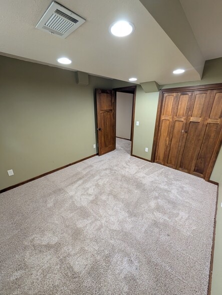 Building Photo - 4005 S Glenview Rd