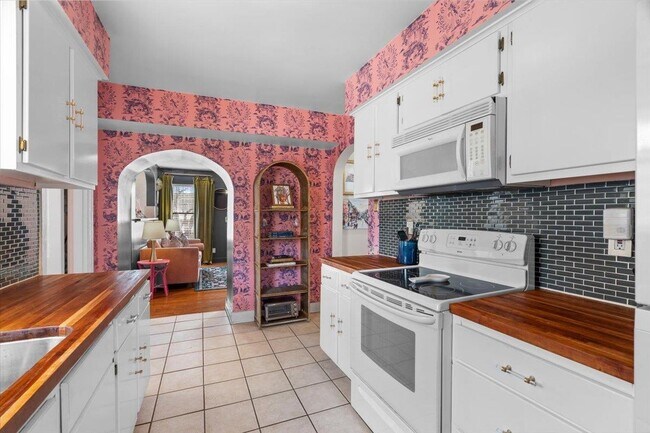 Building Photo - 1790 Lyndale Ave