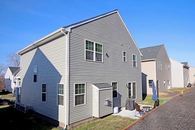 Building Photo - Spacious Riverwood Home