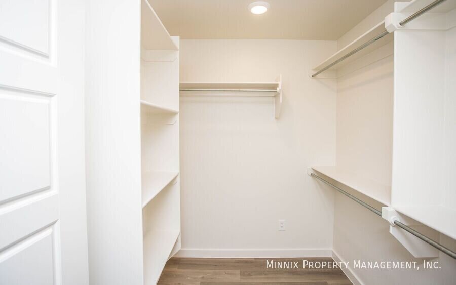 Building Photo - 2129 Langford Ave