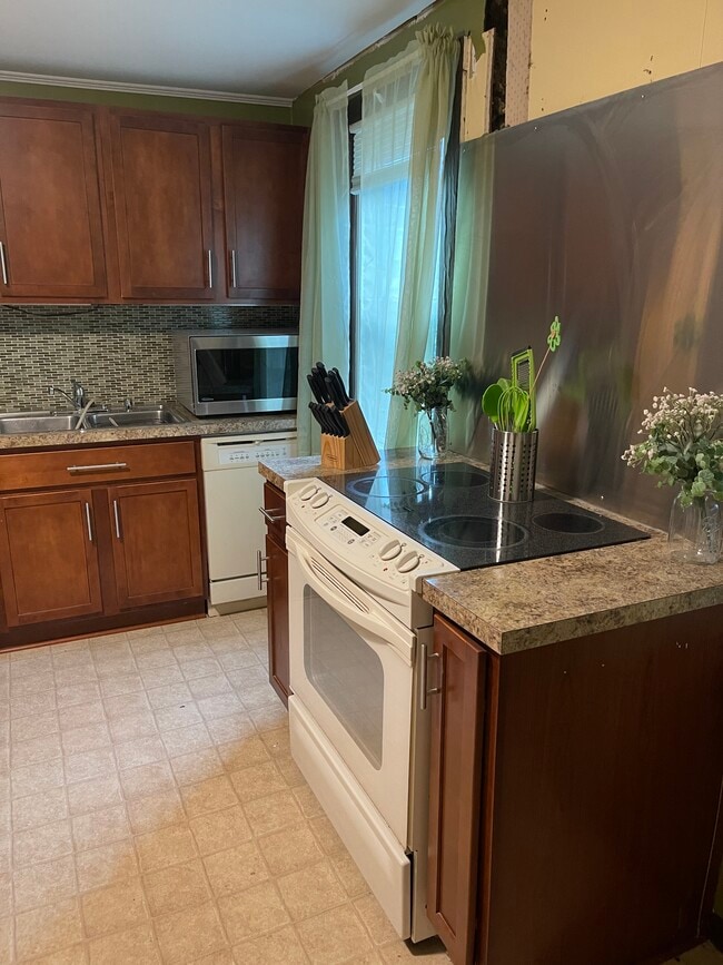 Building Photo - 934 Vine St