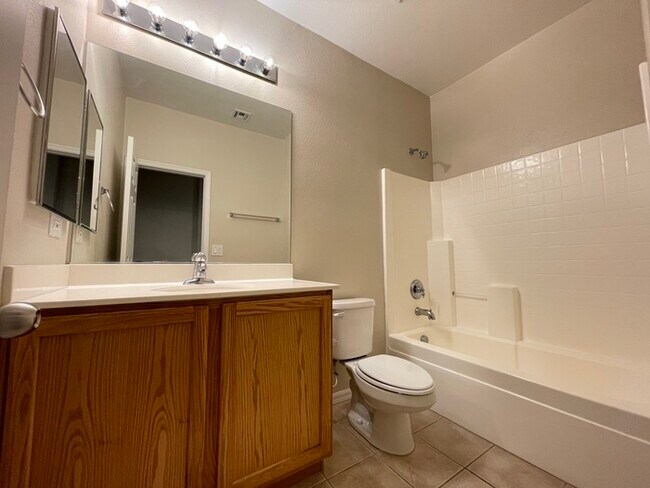 Building Photo - Carry Over Showing: This property has been...