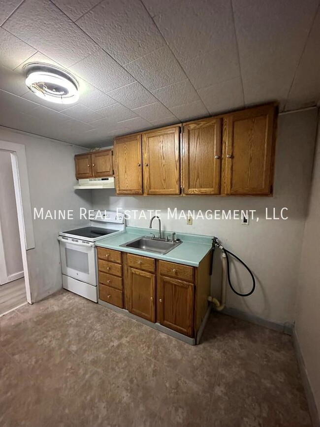 Building Photo - 171 Riverside Dr