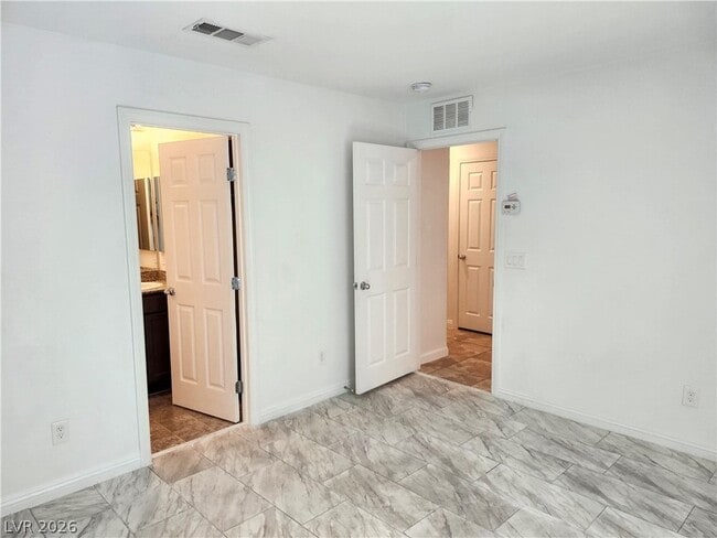 Building Photo - 4547 Pencester St