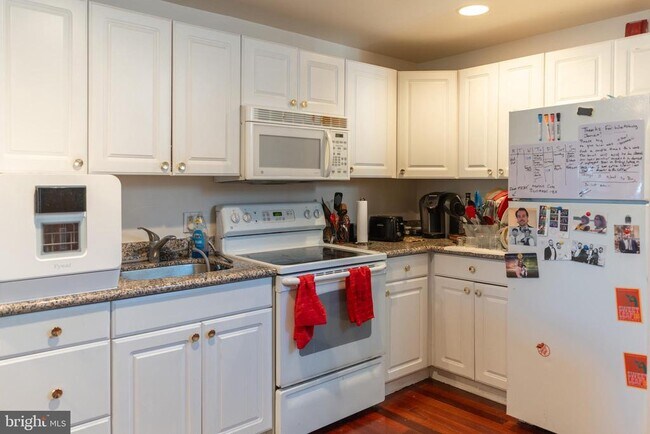 Building Photo - 1769 Frankford Ave