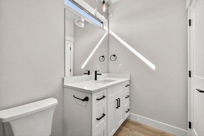 Building Photo - K551LI