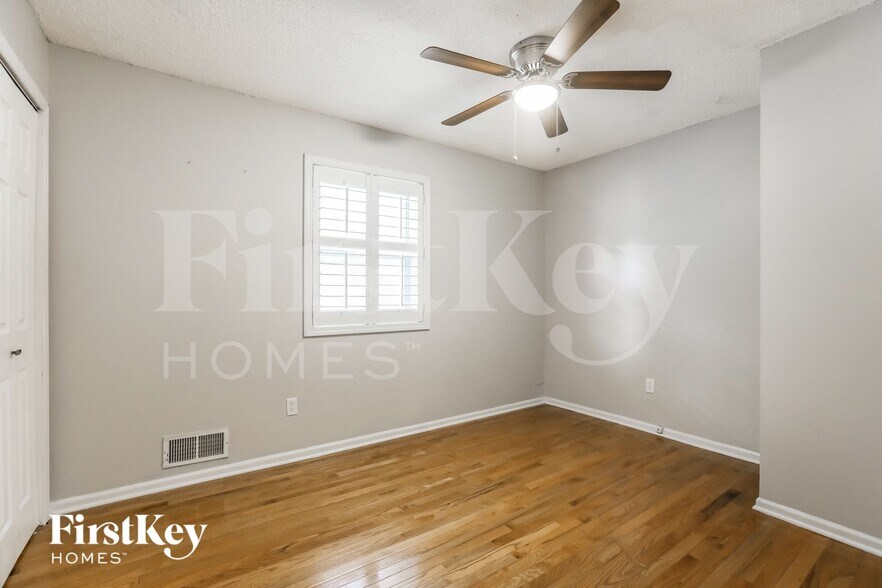 Building Photo - 1018 SE 4th St