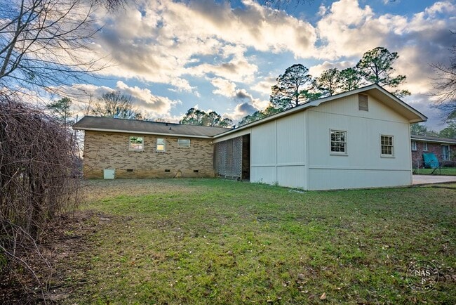 Building Photo - 2802 Evans Dr