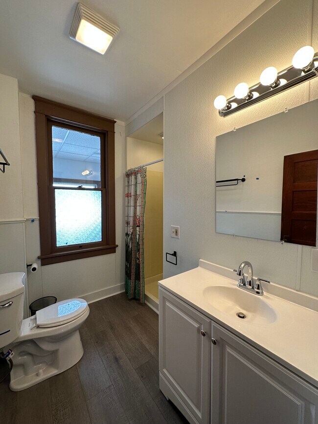 Building Photo - 239 N Stratton St