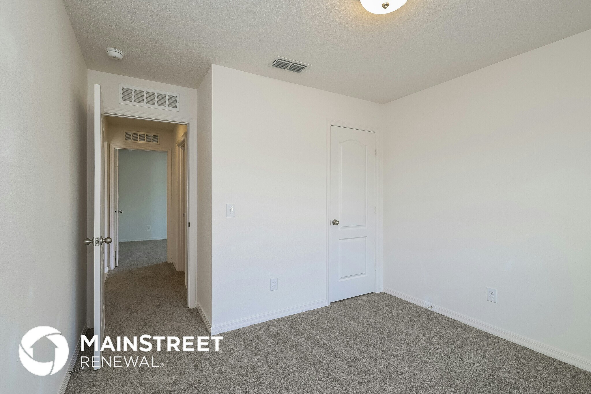 Building Photo - 1499 Swan Lake Cir