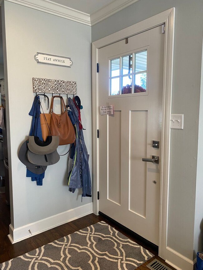 Building Photo - Darling renal in Lortondale