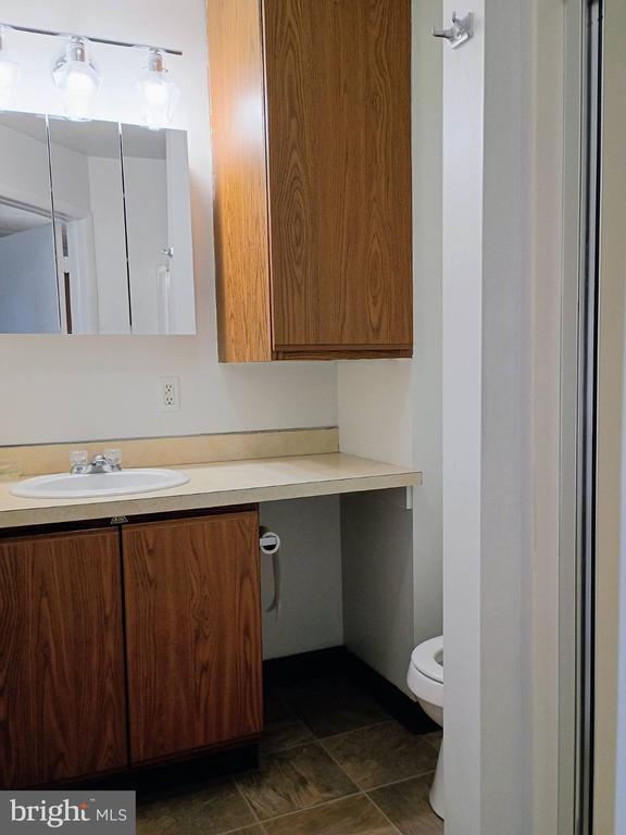 Building Photo - 543 Bridge St