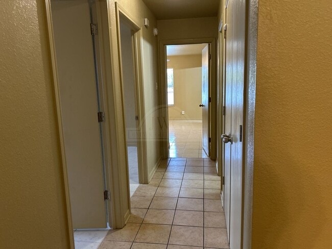 Building Photo - 1305 Chips Dr