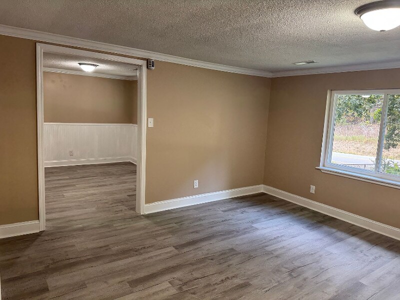 Building Photo - 1806 Dallas Lake Rd