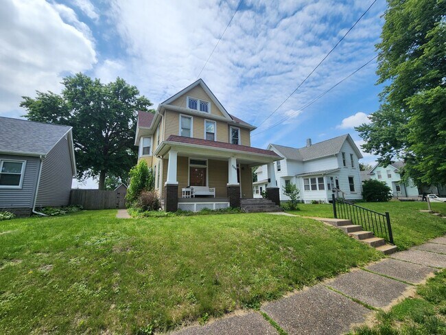 Building Photo - 308 S Lincoln Ave