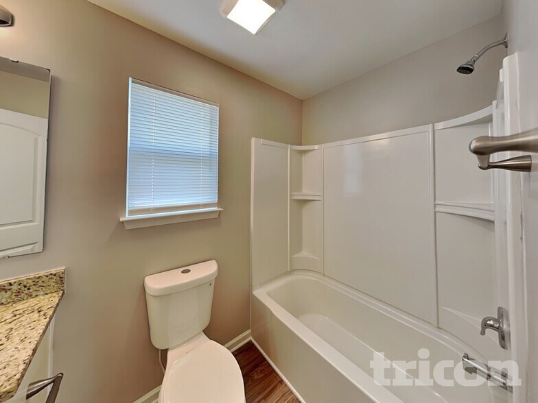 Building Photo - 120 Altondale Dr