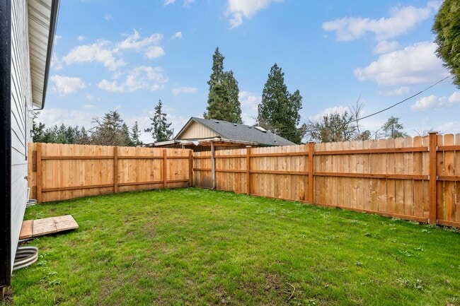 Building Photo - Brand new 3 bedroom 3 full bath townhouse in Thurston! $1,000 OFF YOUR FIRST MONTH'S RENT!