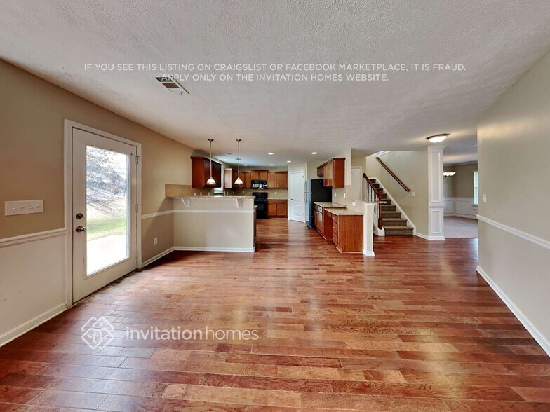 Building Photo - 2253 Park Manor SW
