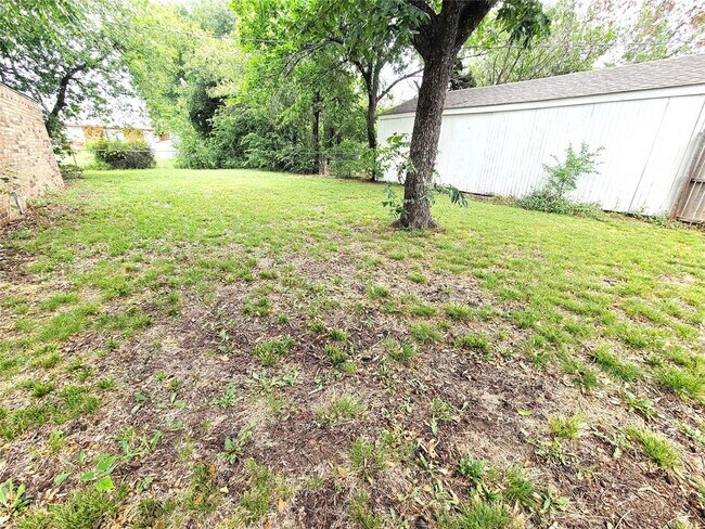 Building Photo - 311 E Douglas Dr
