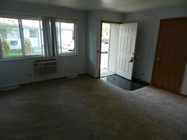 Building Photo - 4015 Claire St