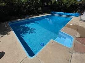 Building Photo - 1991 Glen Garry Dr