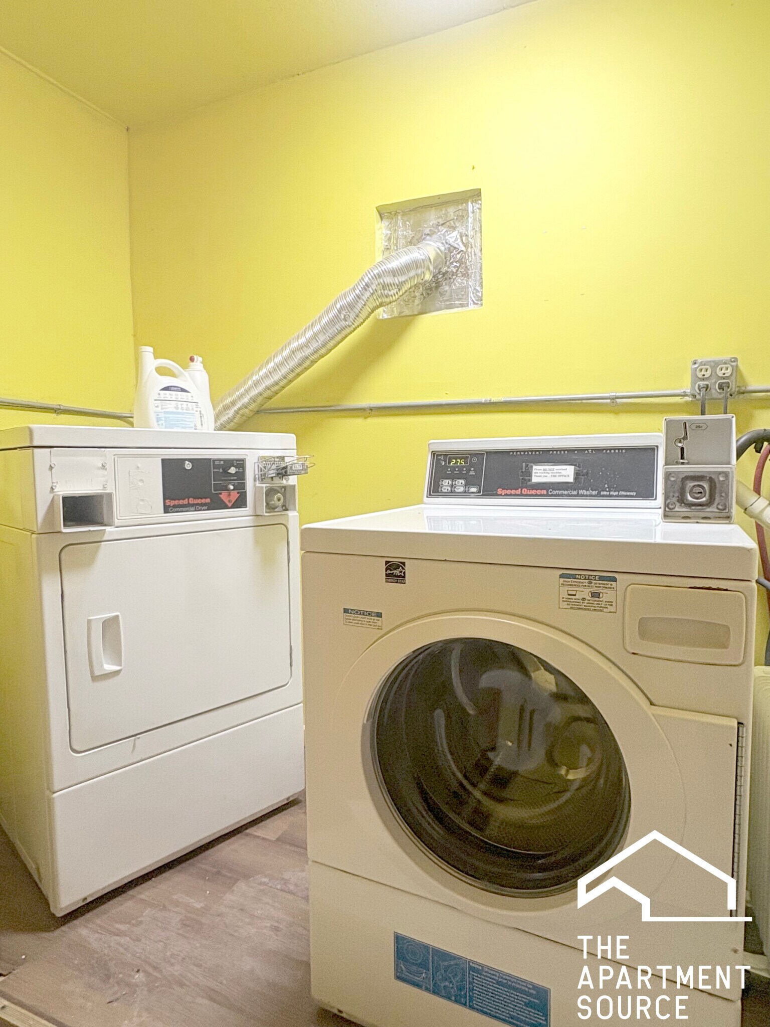 Building Photo - 1900 S Throop St