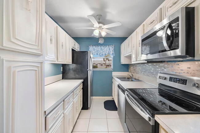 Building Photo - 212 W High Point Terrace