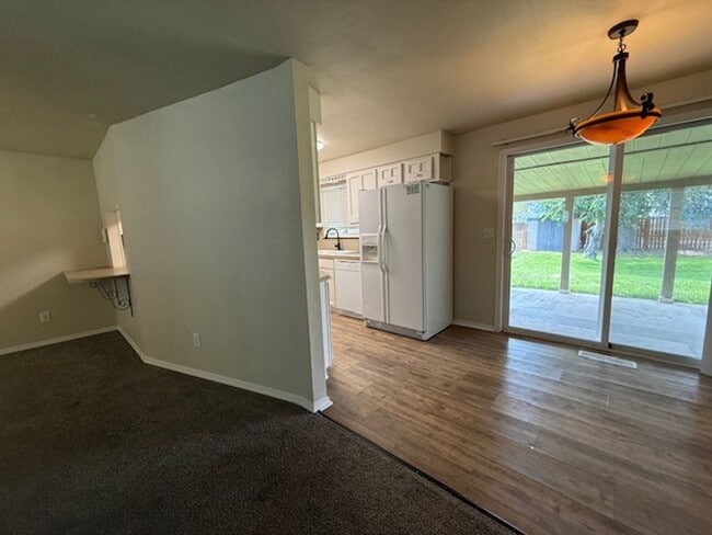 Building Photo - 3 Bedroom 1.25 Bath with 2 car garage