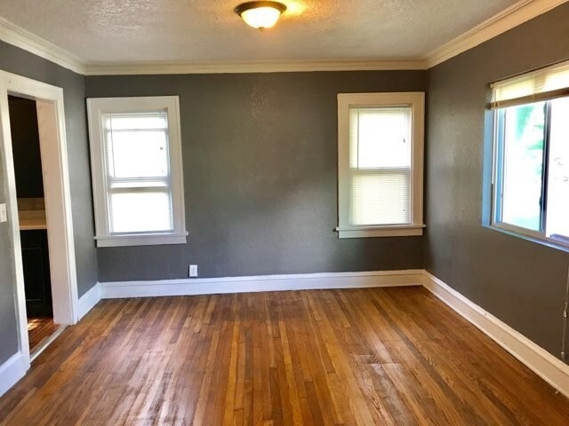Building Photo - Delightful 3 bedroom home