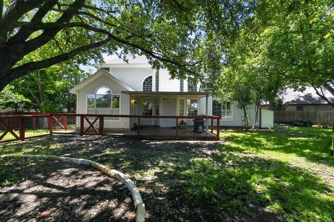 Building Photo - 300 N Carriage Hills Dr