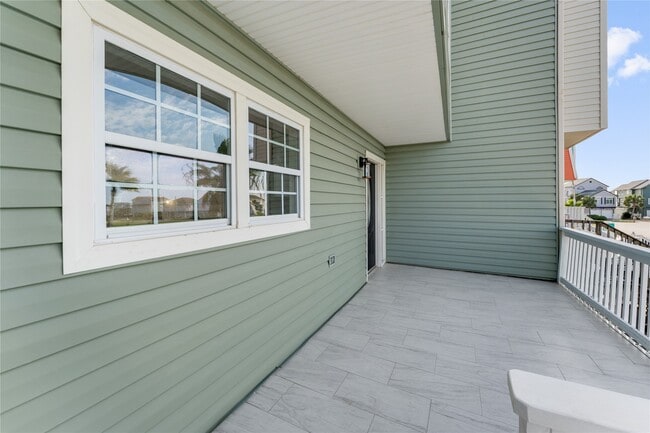 Building Photo - 5 Tiki Cir