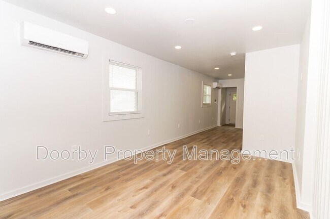 Building Photo - 1808 E 13th St