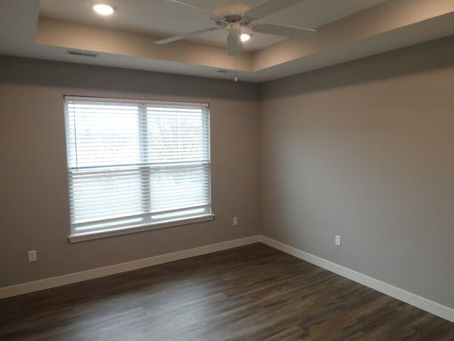 Building Photo - 3 Bedroom 2 Bath Home- Off Green Meadows Rd