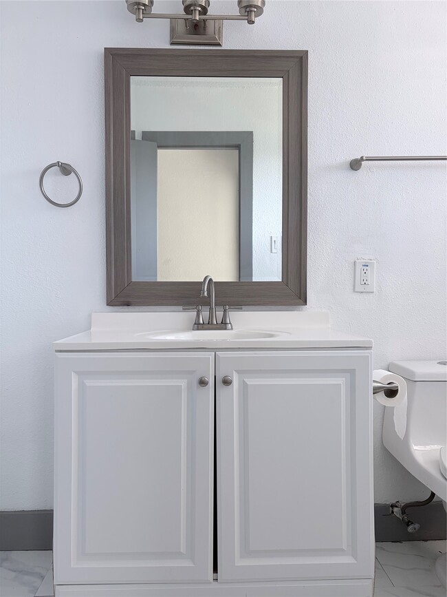 Building Photo - 9750 Guest St