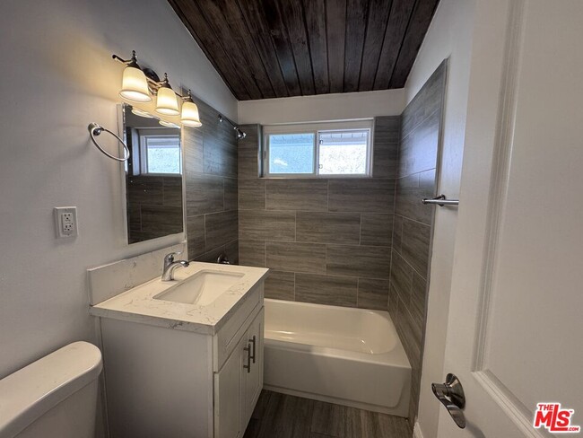 Building Photo - 4419 W Rosecrans Ave