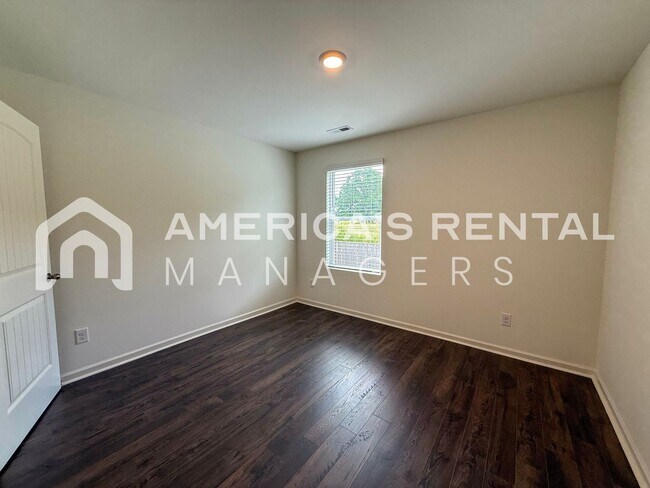 Building Photo - Move-in Special! Beautiful 5 Bed, 2 Bath h...
