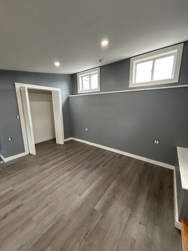 Building Photo - 35 Bath Rd