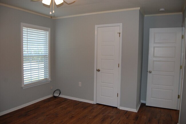 Building Photo - 111 Smallridge St