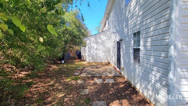 Building Photo - 255 Luzelle Dr