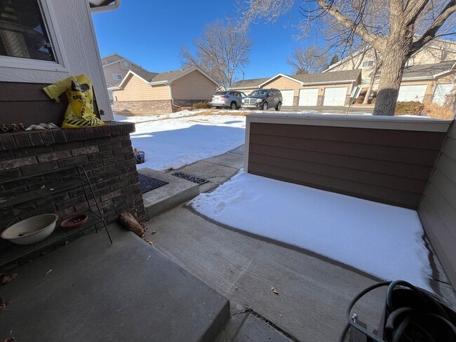 Building Photo - Adorable 3 story, 3BR/3.5BA Townhome w/ detached garage!