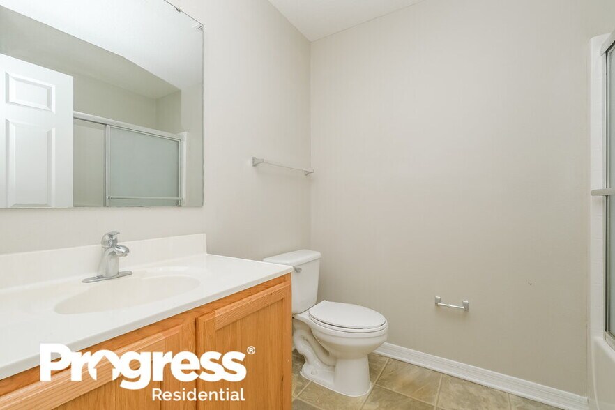 Building Photo - 927 Brenton Leaf Dr