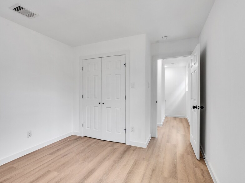 Building Photo - 8625 Homewood Ln